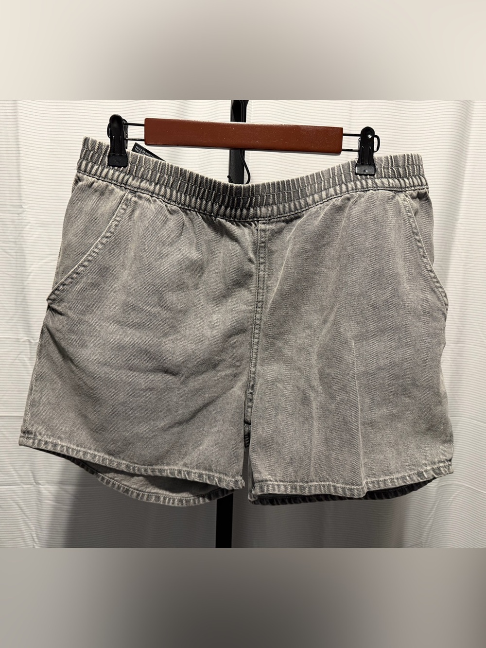 H&M Divided Relaxed Lightweight Denim Pull On Shorts Washed Black Grey Sz Medium